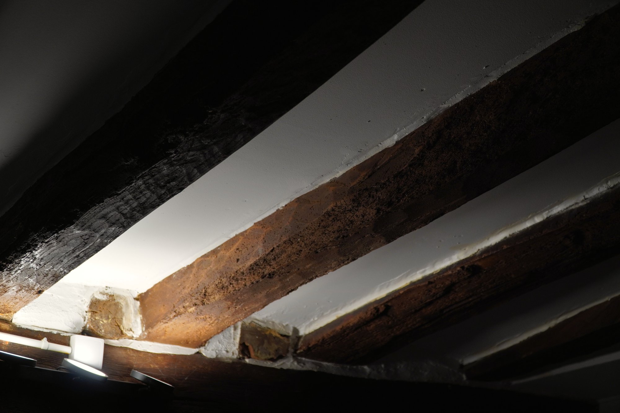 Pose de plaques de plâtre, lambris, panneaux de bois